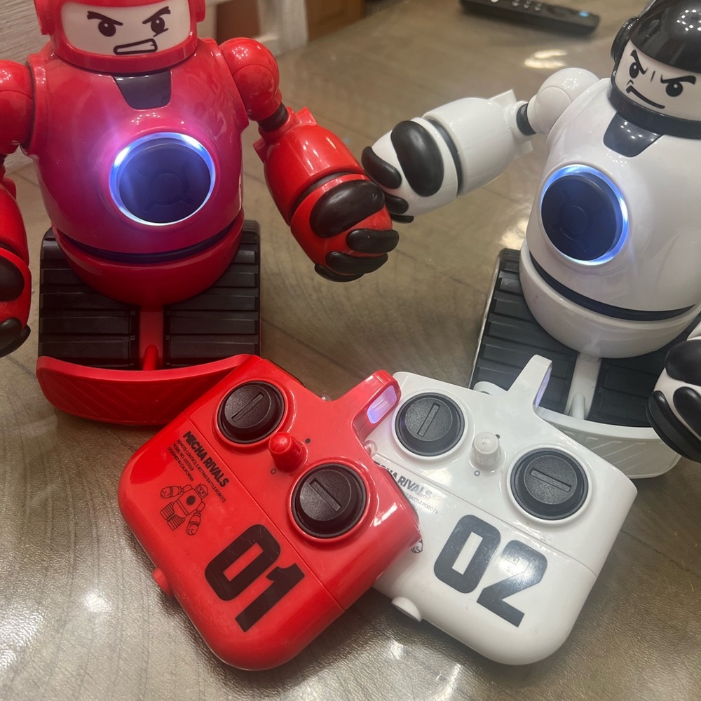 Sharper Image Mecha Rivals Remote Control Robot Duo - Picture 3 of 4